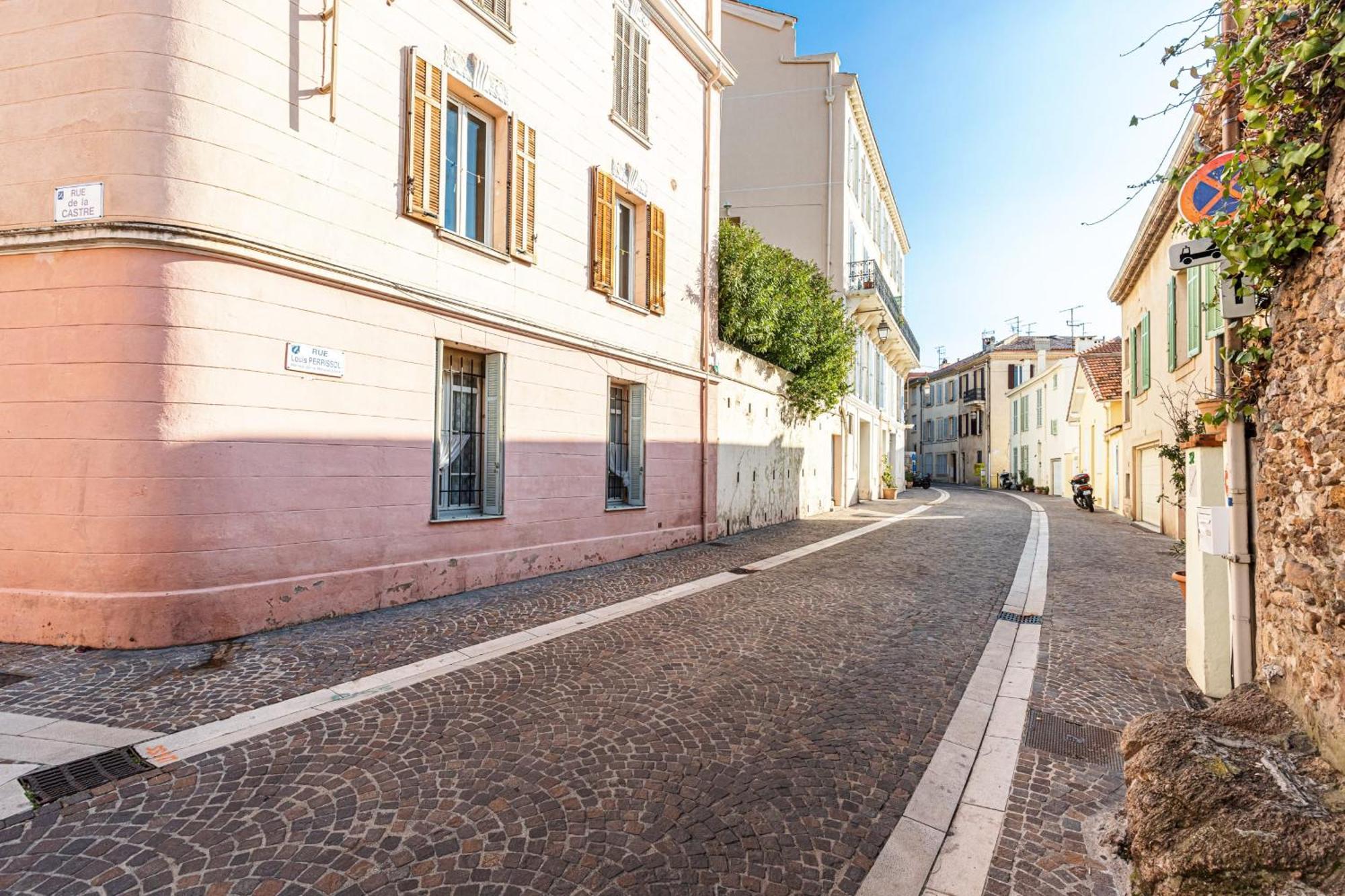 Atypical Old Town In Large Terrace Cannes
